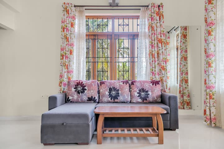 Living room image 3