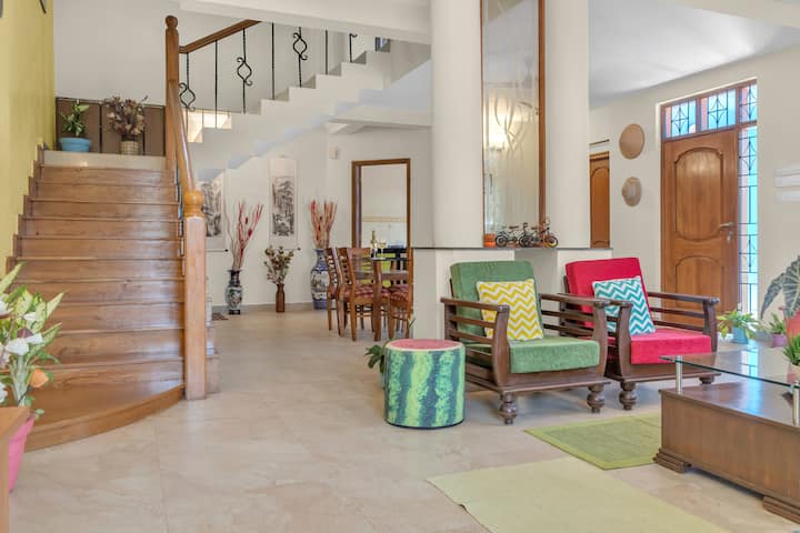 Living room image 8