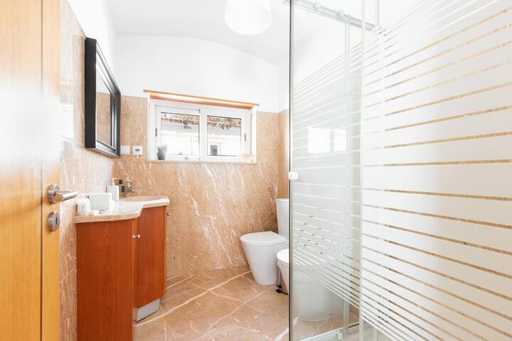 Exquisite Townhouse for 8 in Lisbon City Center gallery image 4