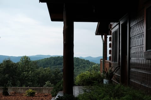 The Ridge: A Modern Cabin