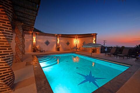 Gorgeous Villa with Pool, King Beds & Beach Nearby