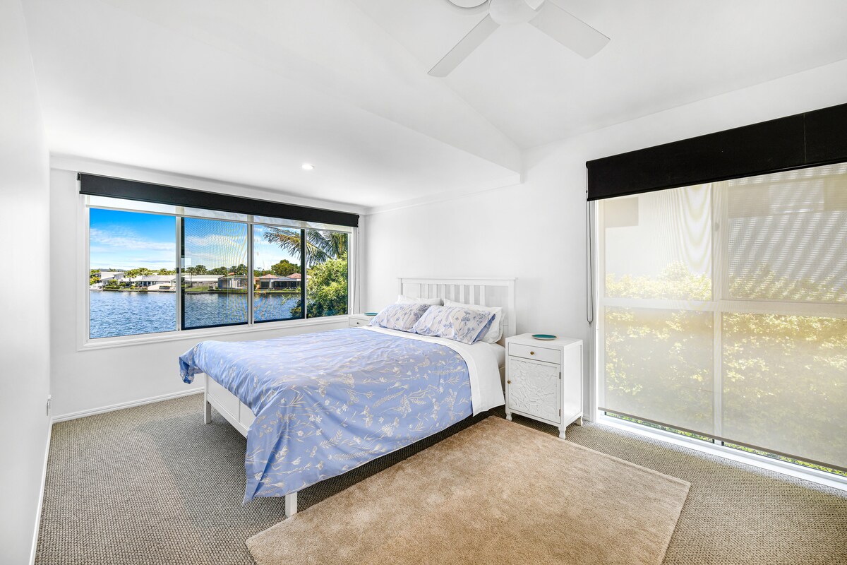 Chumba cha kulala Ghorofa ya Juu na mtazamo wa ajabu wa Maji ya Noosa