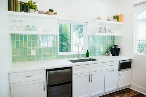 Tiny Home w/Memory Foam Bed/Patio/Kitchenette