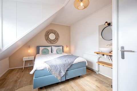 Popular Airbnb listing: Beach vibes at De Leeuwerik! in Noord Holland