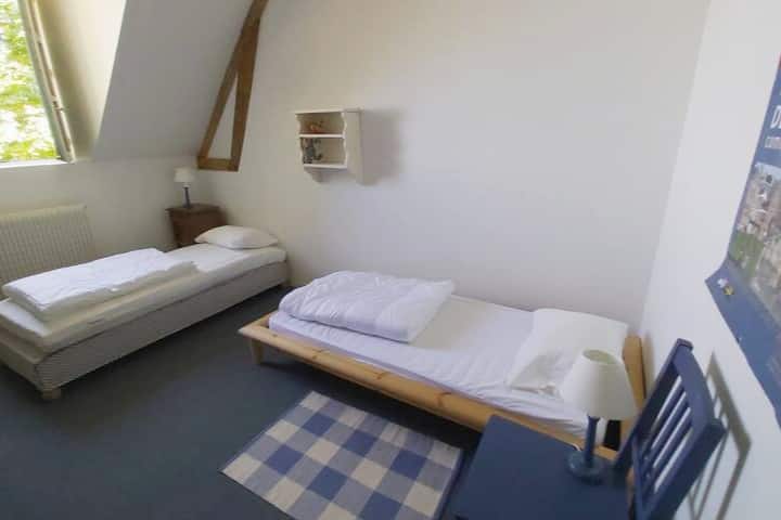 Chambre 1 : 2 lits enfant 90*190