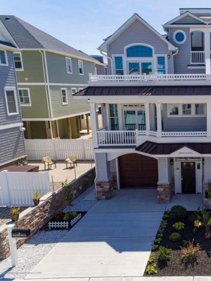 Ocean and Beach Views from Five Decks in Ortley Houses for Rent in