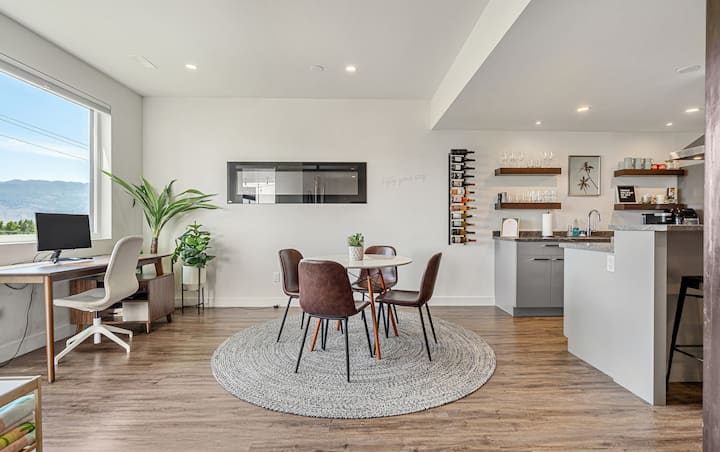 Luxe Mission Hill 2 Bdrm King - Winery & Lake View - Kelowna