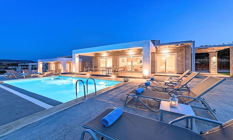 Vista Mare Grand Heated Pools