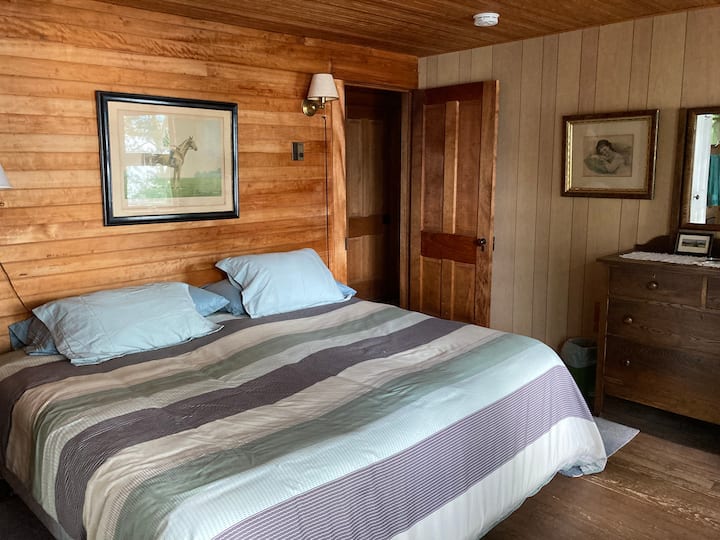 غرفة نوم رئيسية (سرير كينج)