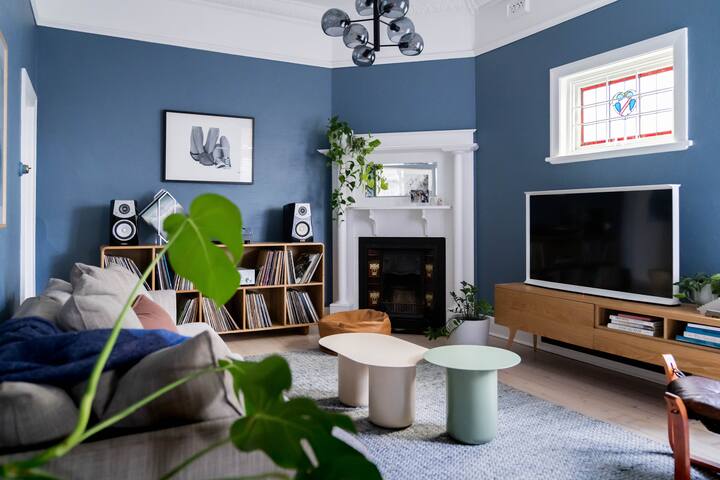 Whole Home, Luxury Interiors, King Bed & Backyard gallery image 2