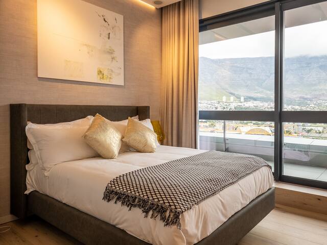 Luxury Three Bedroom Apartment | The Halyard gallery image 3