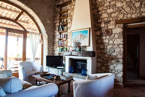 Top Airbnb: Farmhouse with private swimming pool in Gerace in Reggio Calabria