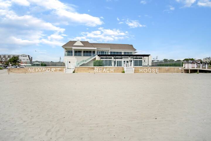 Beach House w/ a VIEW! Walk to Beach and Newport gallery image 5