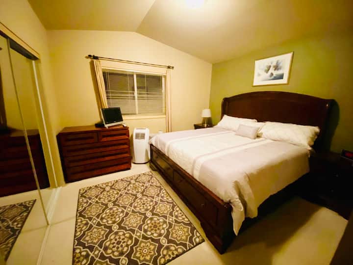 Dormitorio principal: cama tamaño king