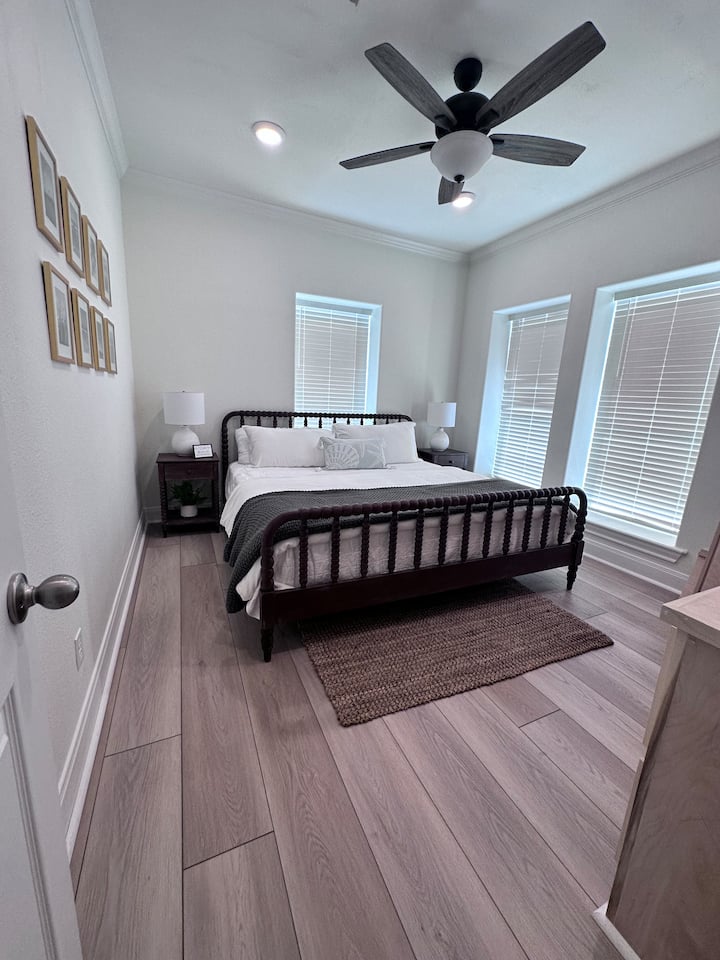 Bedroom 4 (King)