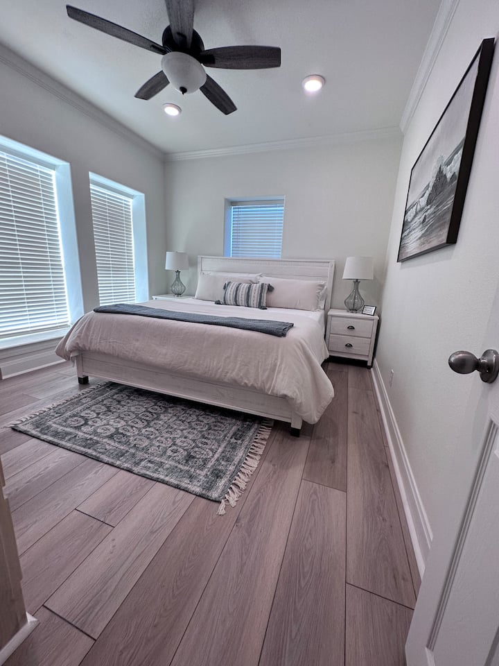 Bedroom 5 (King)