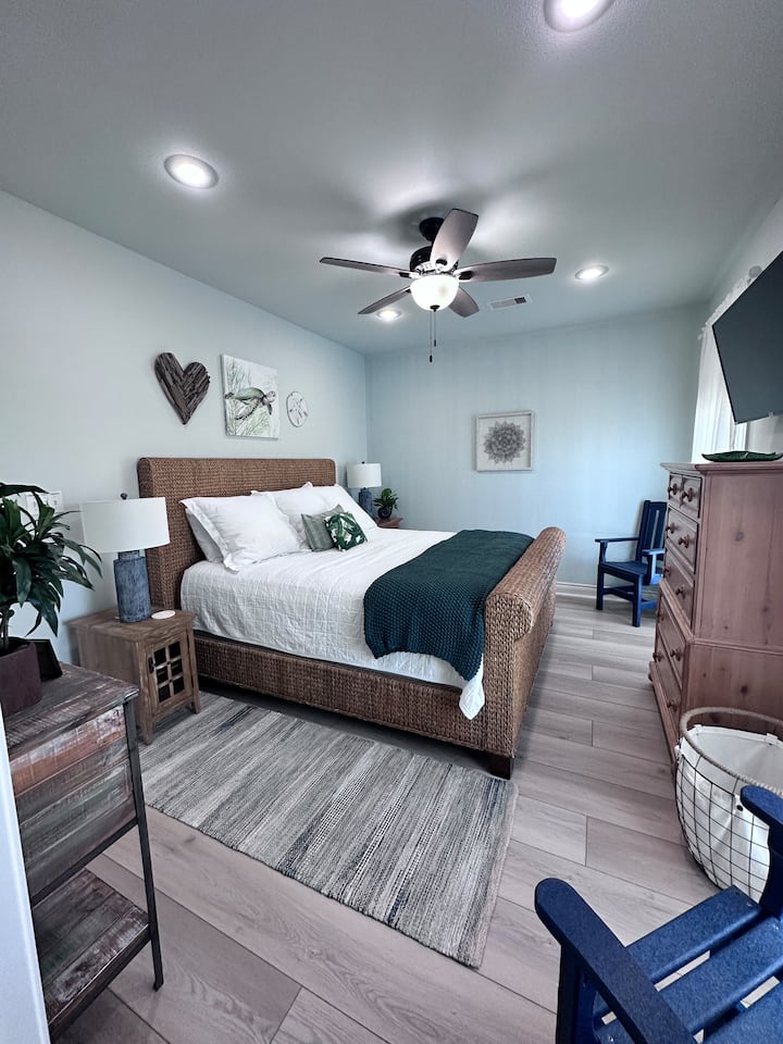 Bedroom 3 (King)