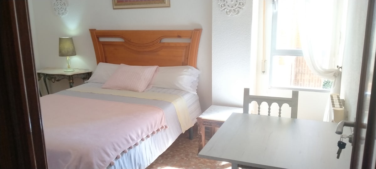 Spálňa 2 (1,550 cm posteľ)
Spálňa 2 (manželská posteľ)