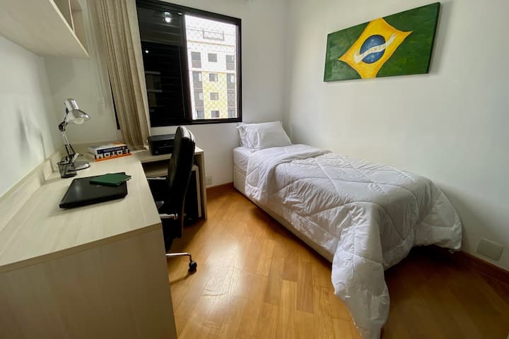 Single room equipped for homeoffice!