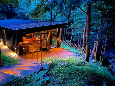 The Ledge: Luxe Cavern Retreat in Hocking Hills