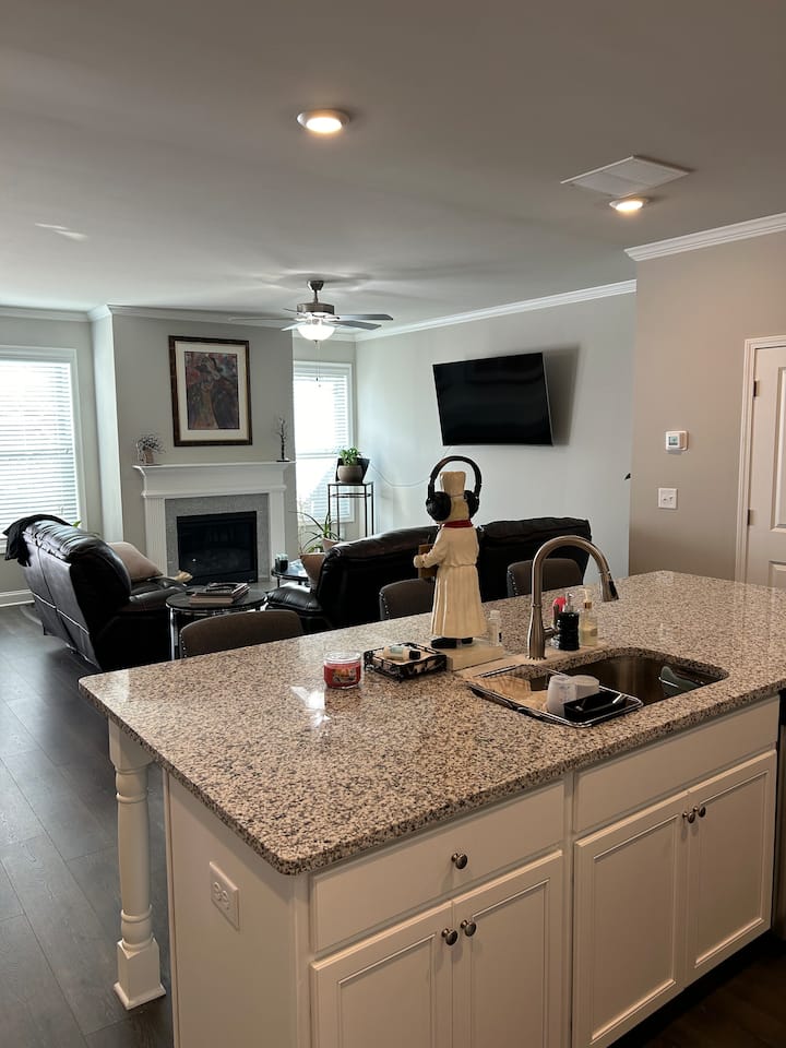 New Townhouse Strong Wi-fi - Snellville, GA