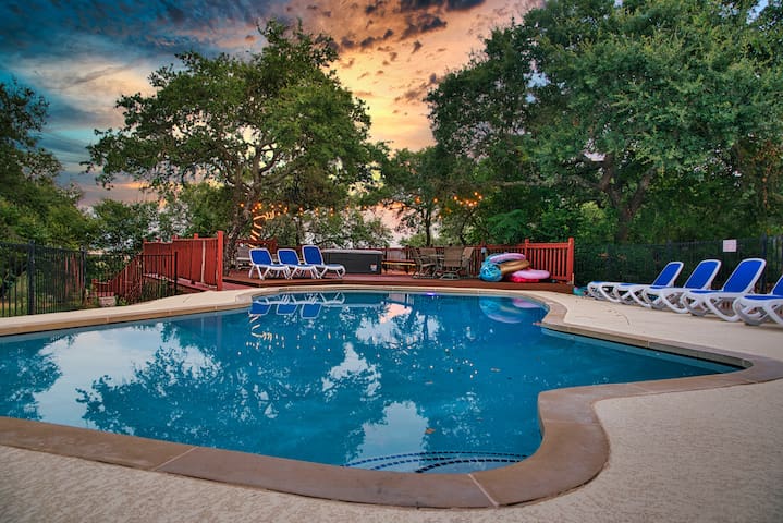 Austin Retreat: Private Pool, Hot Tub & Pet Space