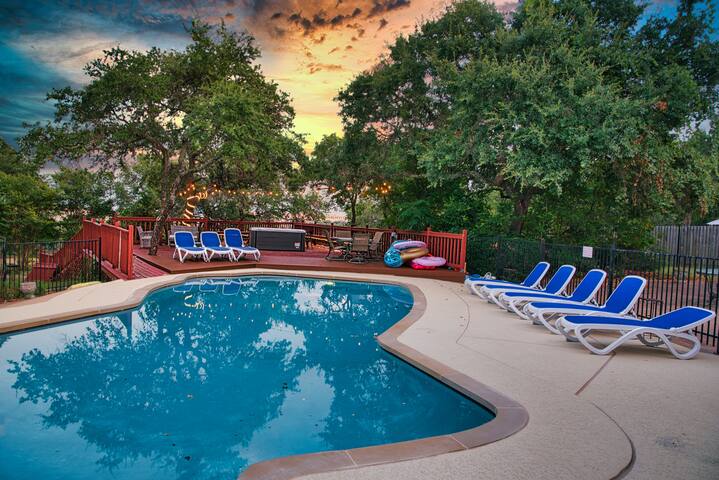 Austin Retreat: Private Pool, Hot Tub & Pet Space gallery image 3