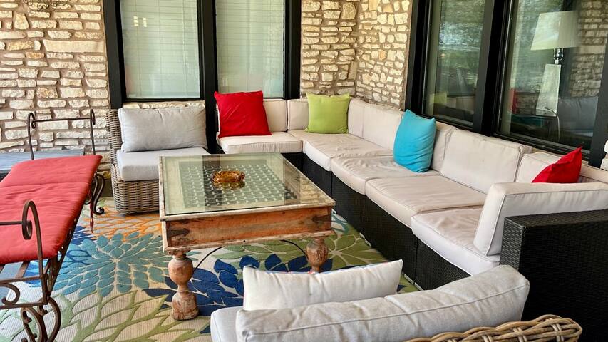 Austin Retreat: Private Pool, Hot Tub & Pet Space gallery image 5