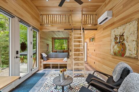 Creekside Tiny Cabin aside a Mountain Stream