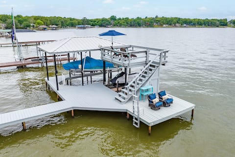 100 Foot Lakefront, Arcades, Theater, 350mb WIFI