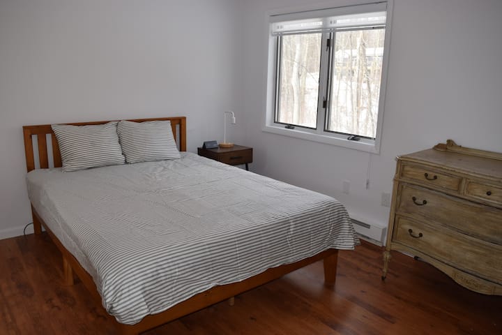 Საძინებელი - საწოლი 152 × 203 სმ