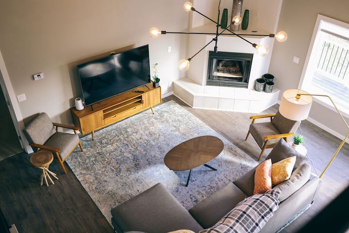 Modern Farmhouse On 9 Acres In The Middle Of Boise - Boise, ID