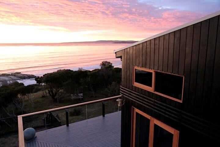 Driftwood Bay of Fires gallery image 5