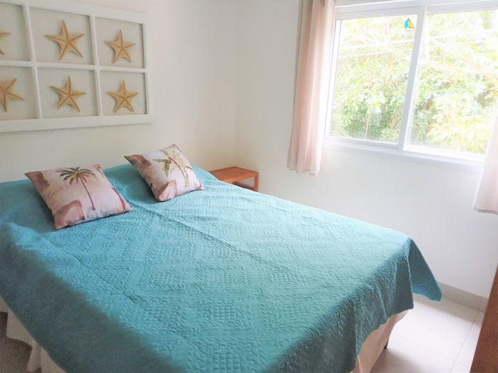 Suite 2 - Cama doble, litera, aire acondicionado dividido y apagón en las ventanas.