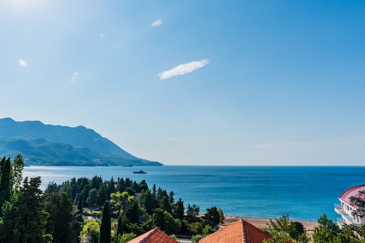 One-Bedroom Apartment-beautiful views of the sea