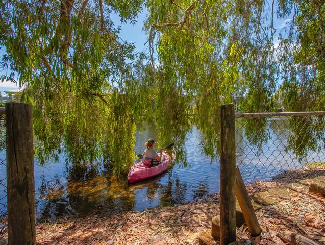 Canal-side family friendly home. Walk to Cabarita! gallery image 4