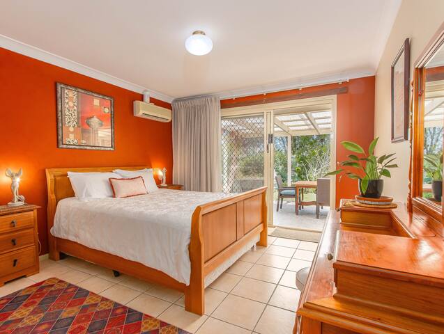 Canal-side family friendly home. Walk to Cabarita! gallery image 5