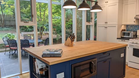 Spacious 2+ BR w/ backyard & walking to Harvard Sq