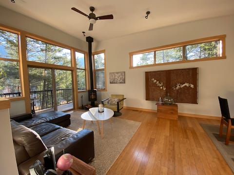 Top Airbnb: Cozy Mountain Retreat in East Kootenay F