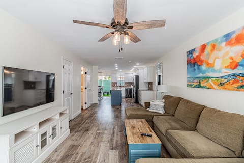 Popular Airbnb listing: ★RUSTIC RESERVE★ Walk to Hyde Park, SOHO, Bayshore in Soho