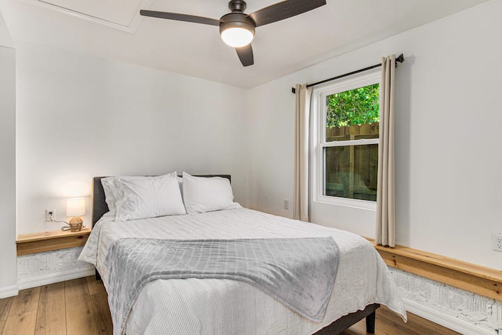 سرير بحجم كوين