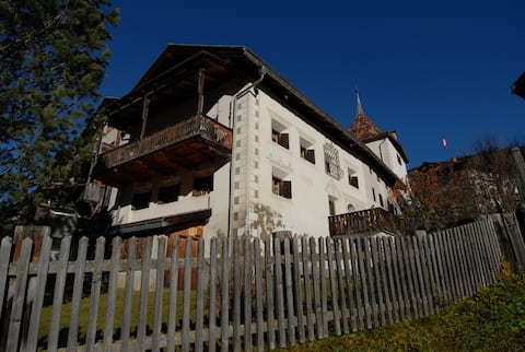 Successful Airbnb property: Entire house in a central & quiet location in Bergün in Ostschweiz