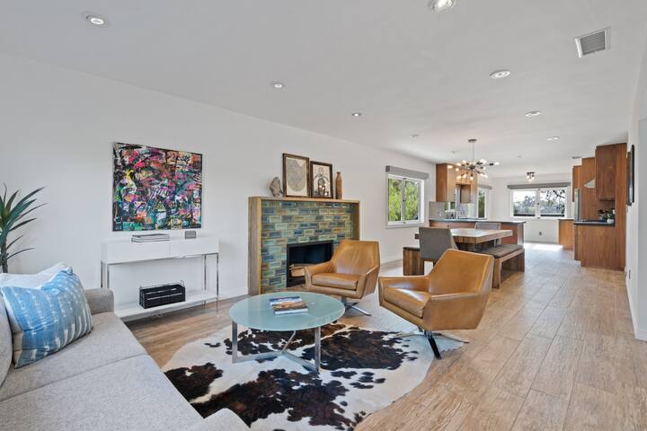 Your Modern Lux Pool Resort in the Heart of SD gallery image 4