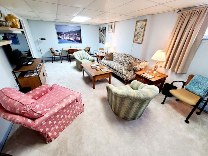 Large, Casual 2nd Floor Apt. - Malvern, PA