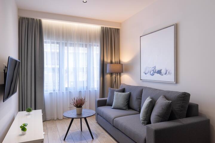 Luxury 2BDR apartment, in central location gallery image 2