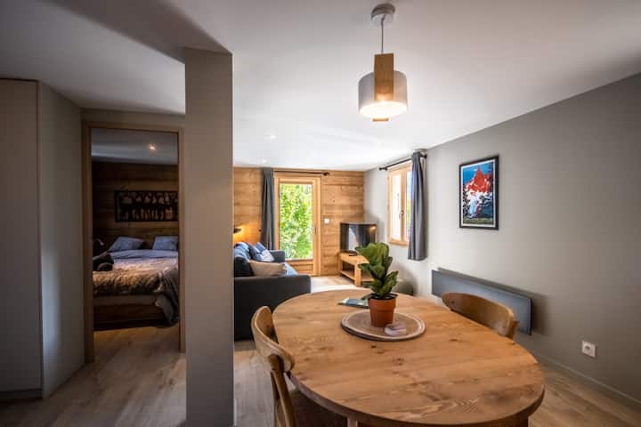 Apartamenti, dhoma e gjumit dhe ambienti i ndenjjes