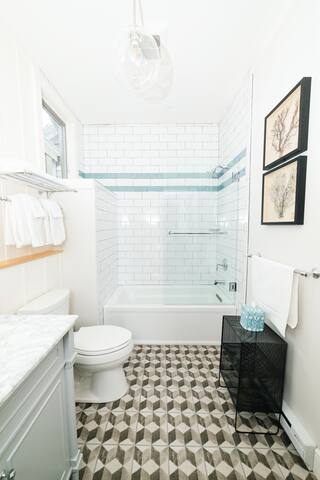 Elegant large 2-Bedroom Apt- Pasta Beach Penthouse gallery image 3