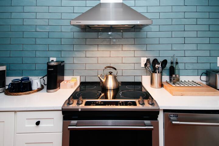 Elegant large 2-Bedroom Apt- Pasta Beach Penthouse gallery image 4