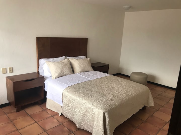 Spavaća soba br. 5 s bračnim krevetom (160x200)