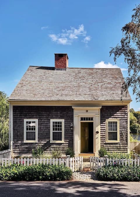 Quintessential Waterfront Historic Cottage